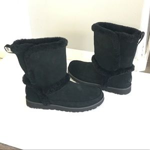 UGG CLASSIC SHORT FLUFF SPILL SEAM